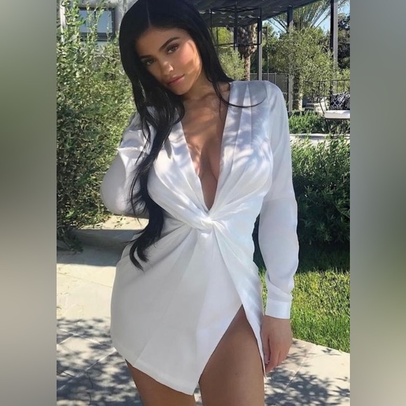 Dark Green Satin Fashion Nova dress. - Picture 2 of 4